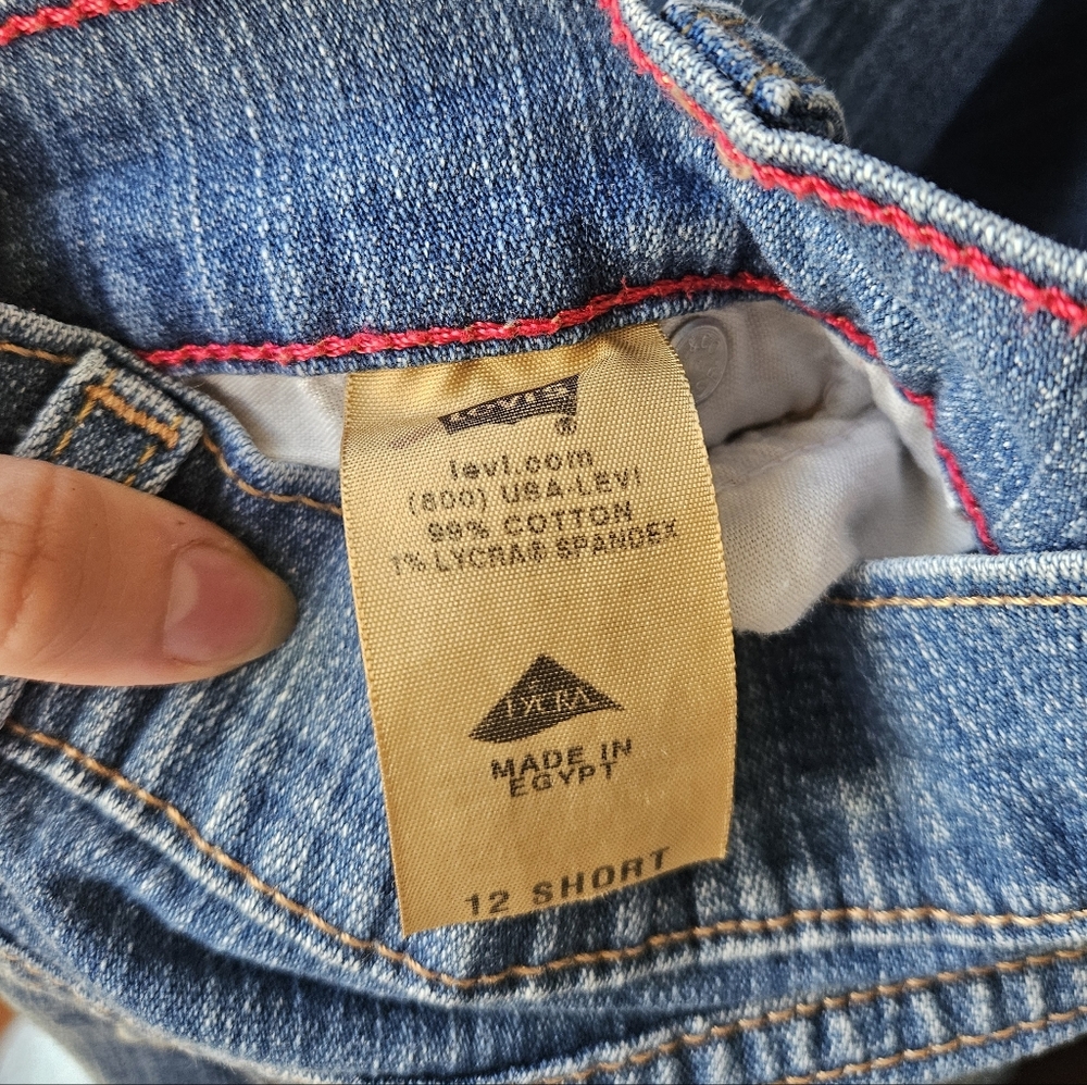 Levi's Relaxed Boot Cut 550 Jeans - Picture 4 of 9